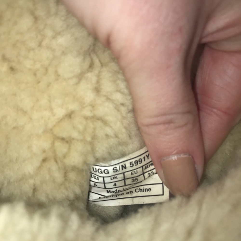 Bailey Button Uggs - image 4